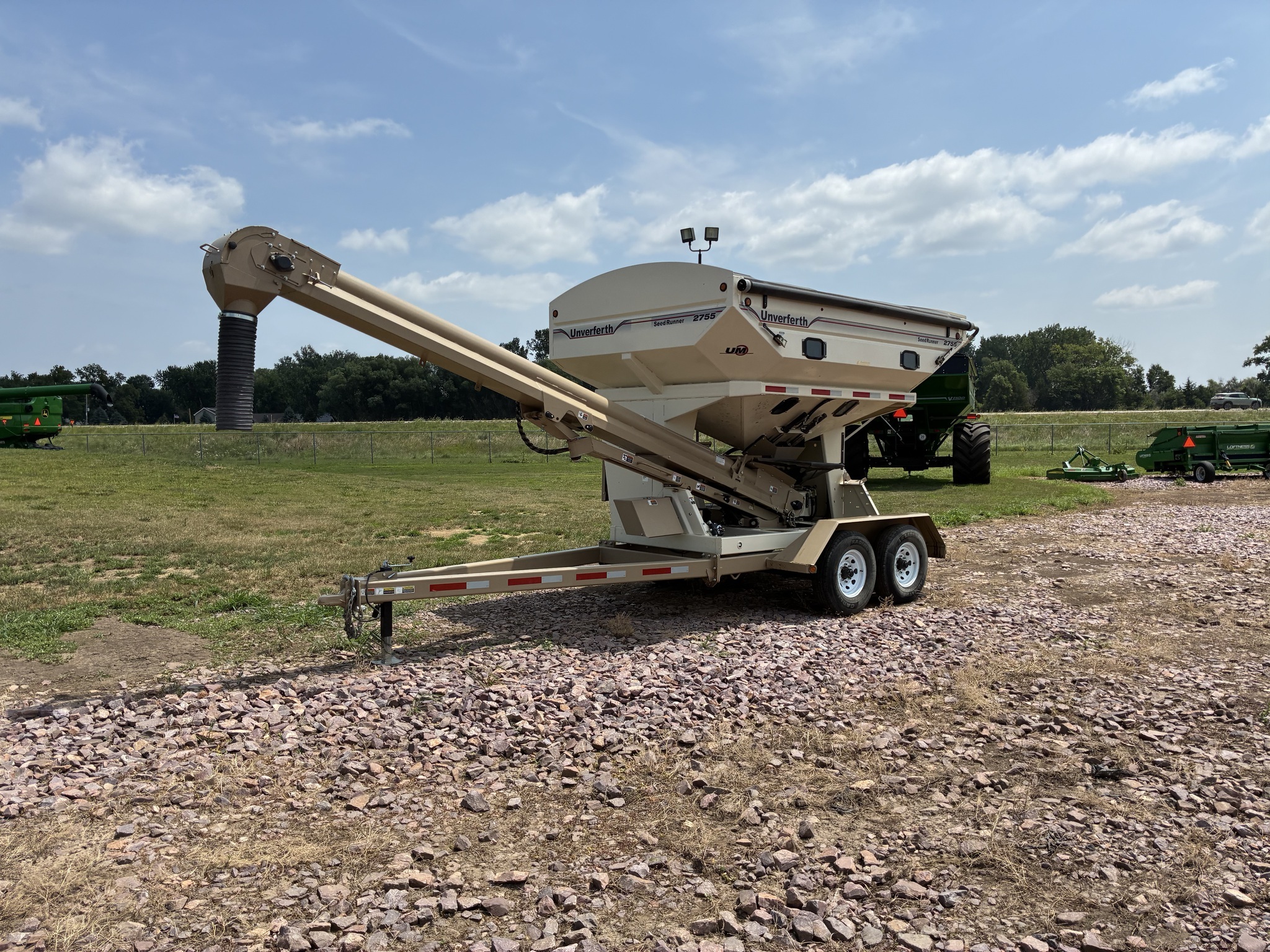 2022 Unverferth 2755XL Seed Tender