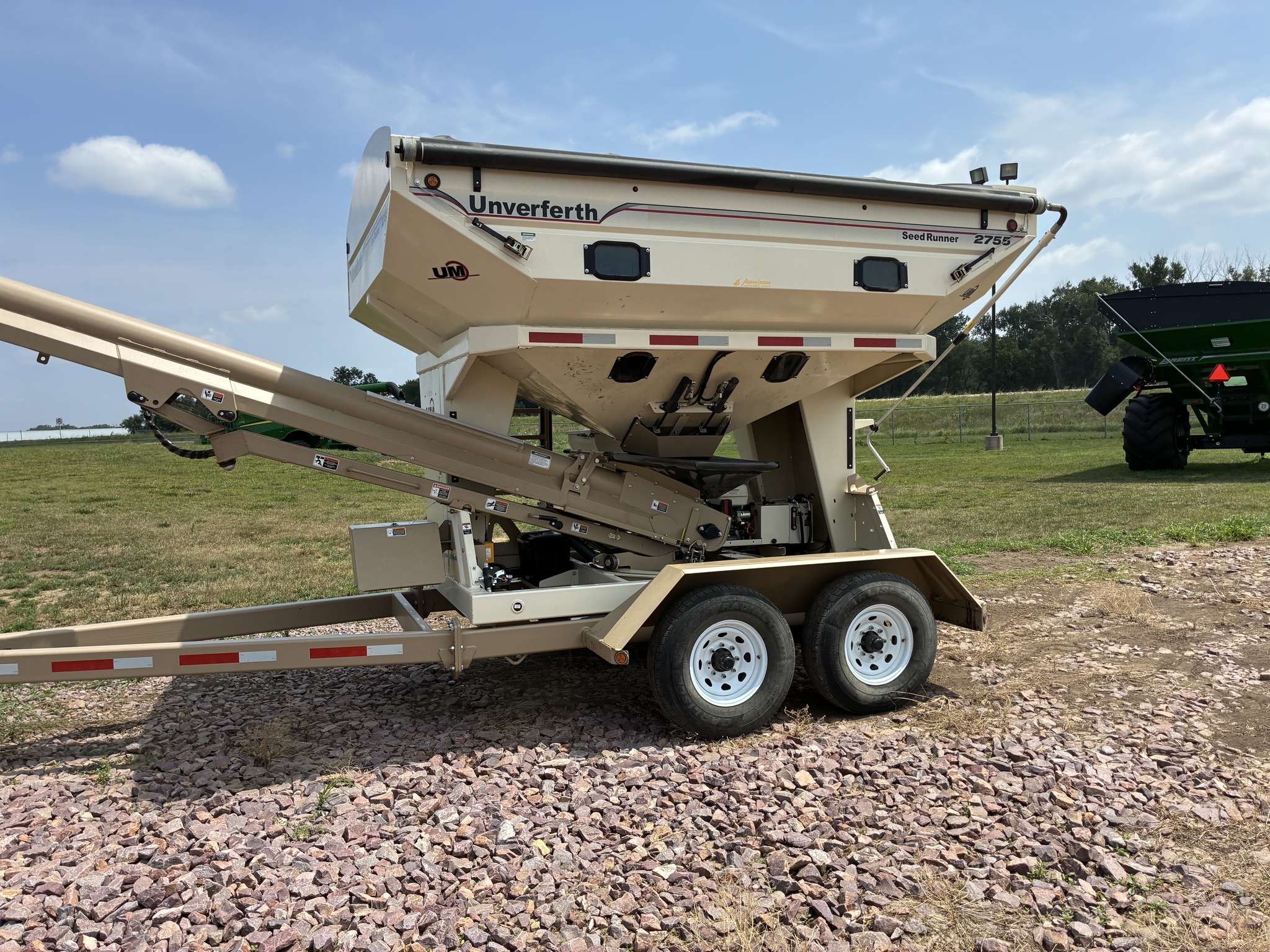 2022 Unverferth 2755XL Seed Tender