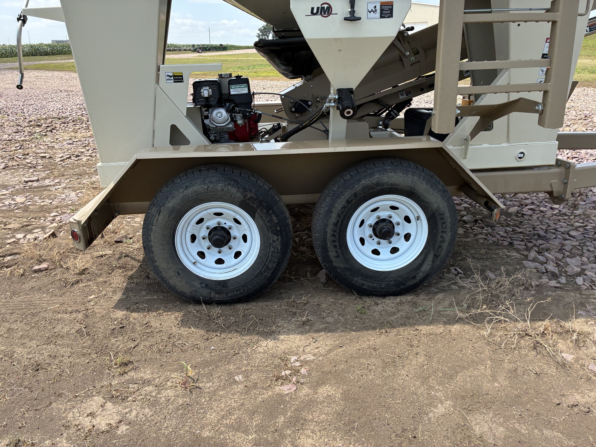 2022 Unverferth 2755XL Seed Tender
