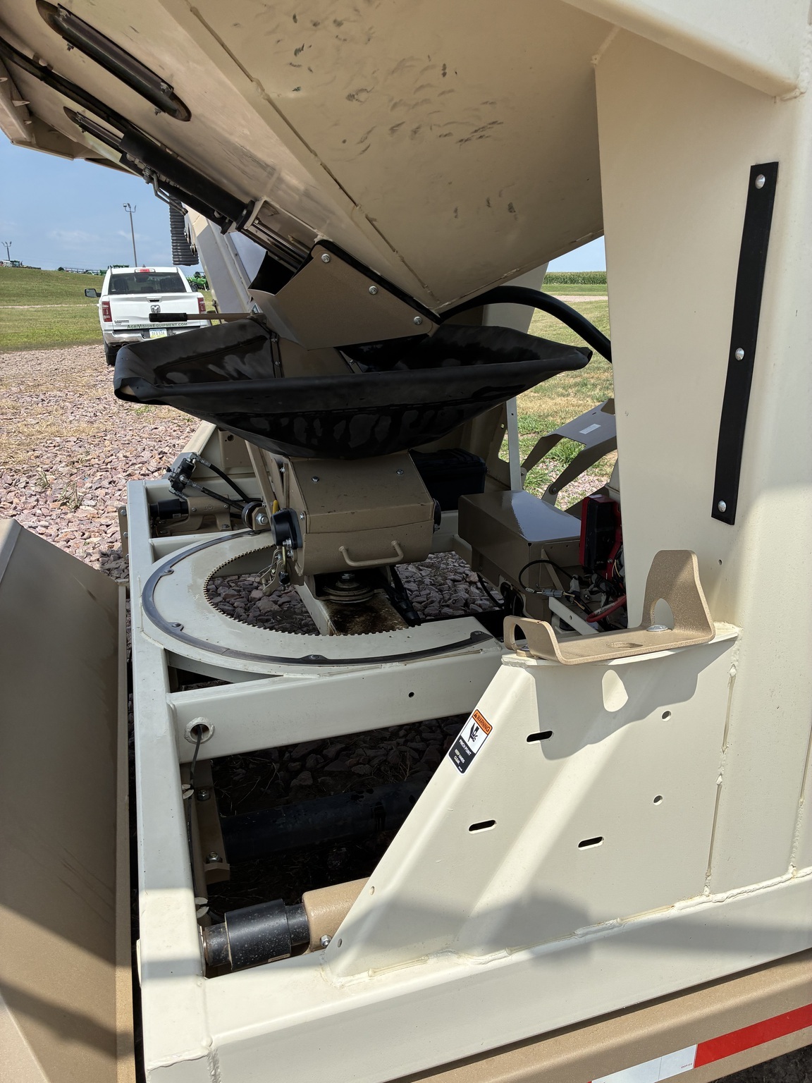 2022 Unverferth 2755XL Seed Tender