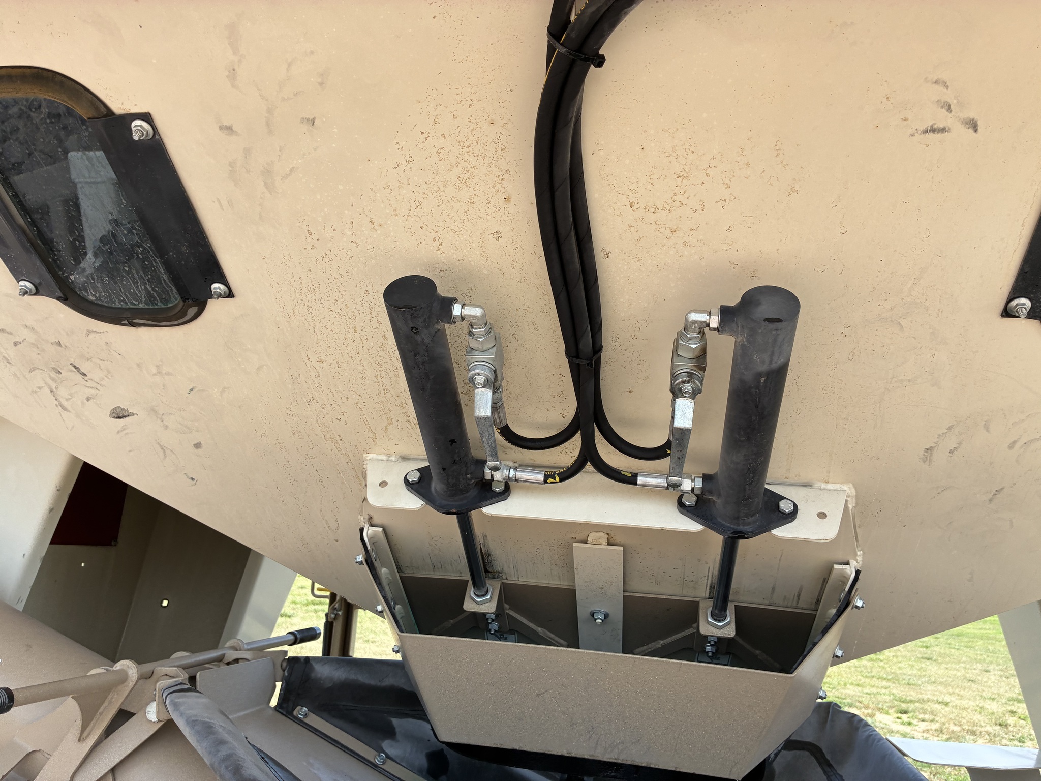 2022 Unverferth 2755XL Seed Tender