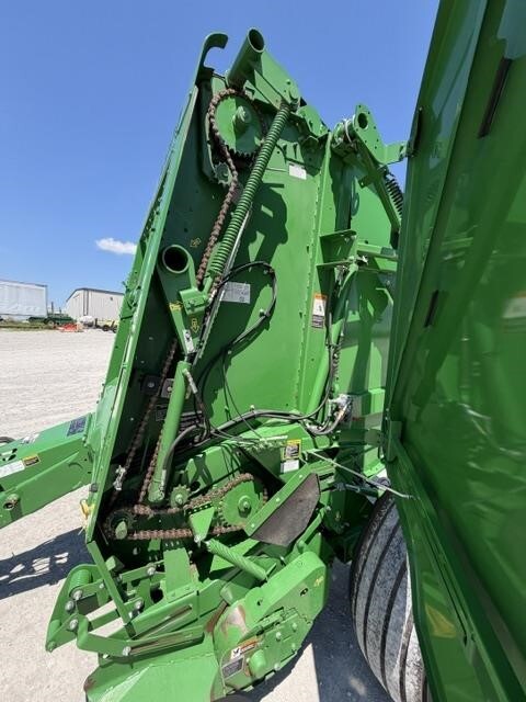  John Deere 560M Round Baler