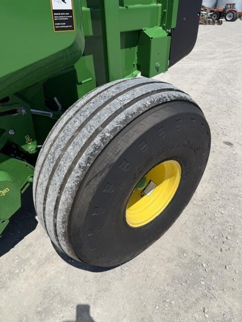  John Deere 560M Round Baler