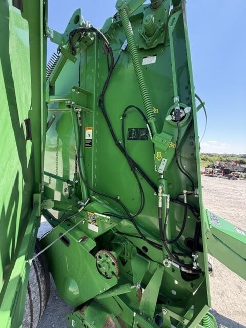  John Deere 560M Round Baler
