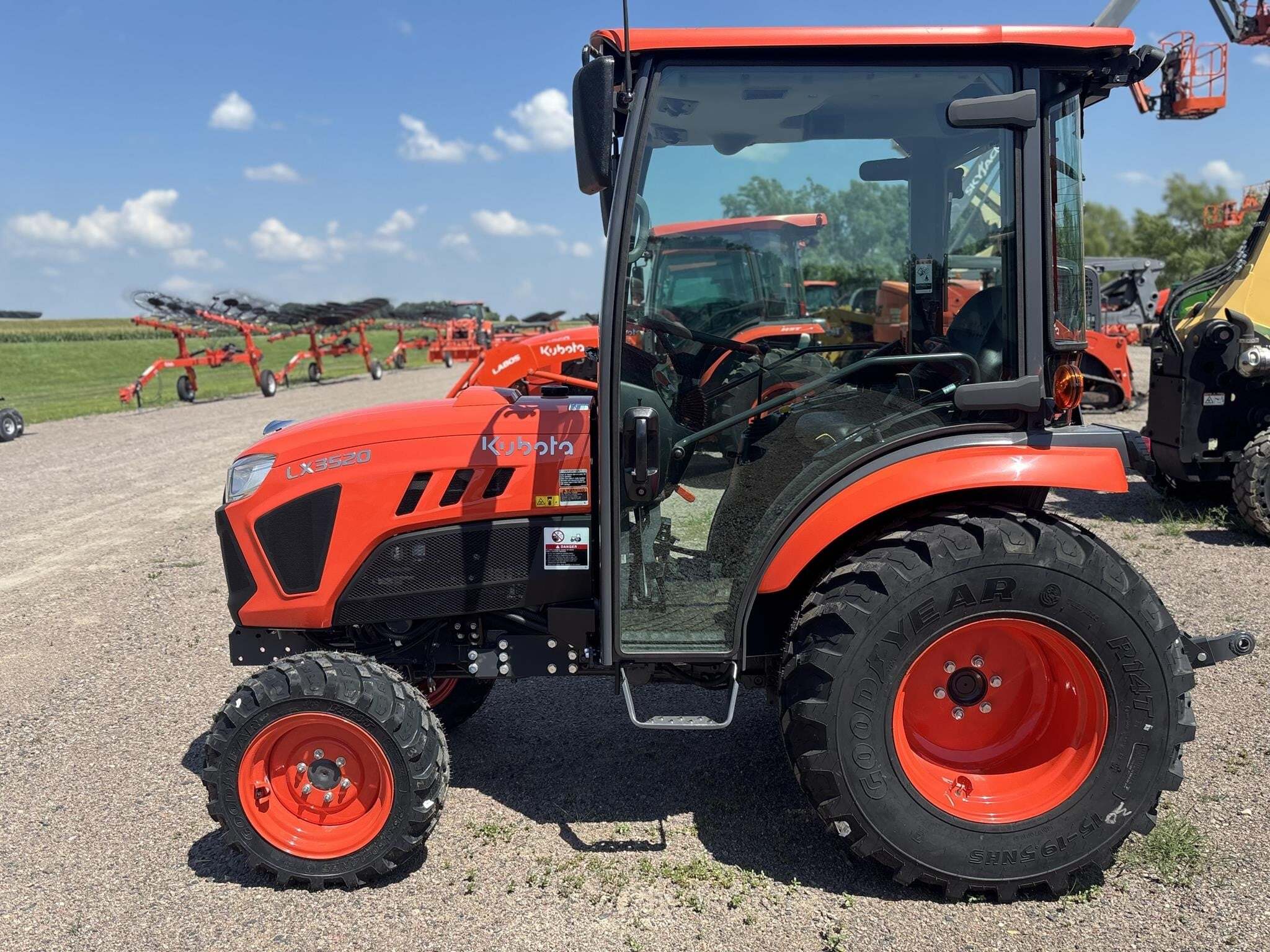 2026 Kubota LX3520HSDC Tractor
