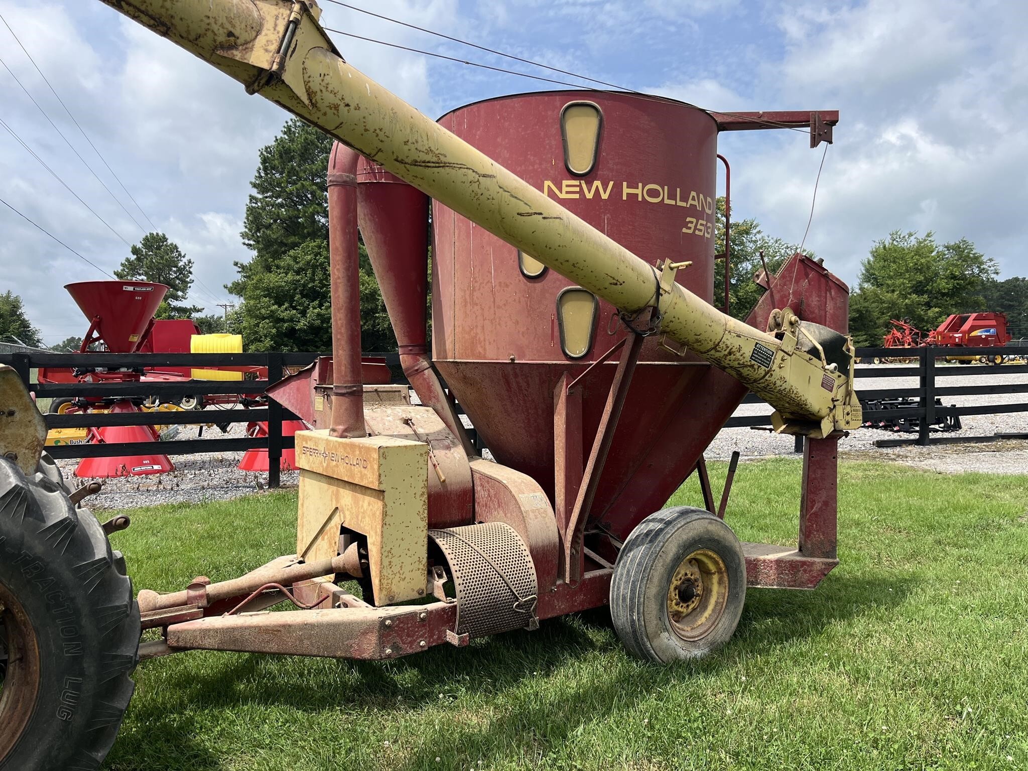  New Holland 353 Grinders and Mixer