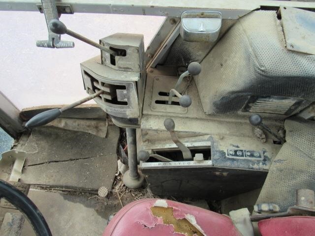 1975 Massey Ferguson 2805 Tractor
