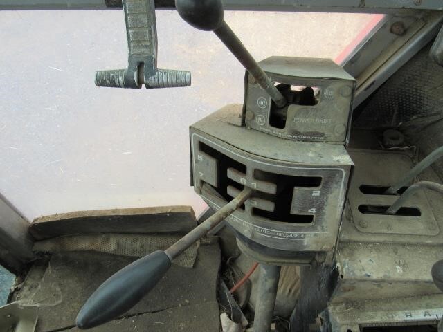 1975 Massey Ferguson 2805 Tractor