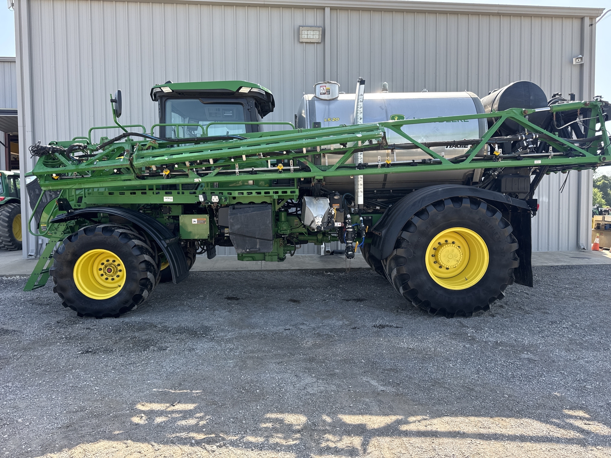2024 John Deere 800R Self-Propelled Fertilizer Spreader