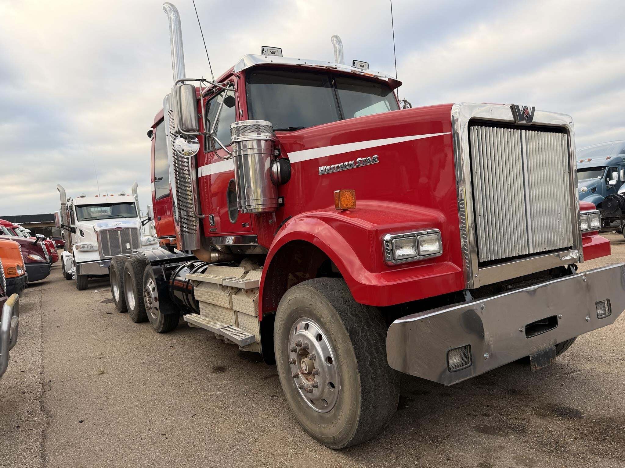 2015 Western Star 4900 Semi Trucks/Trailer