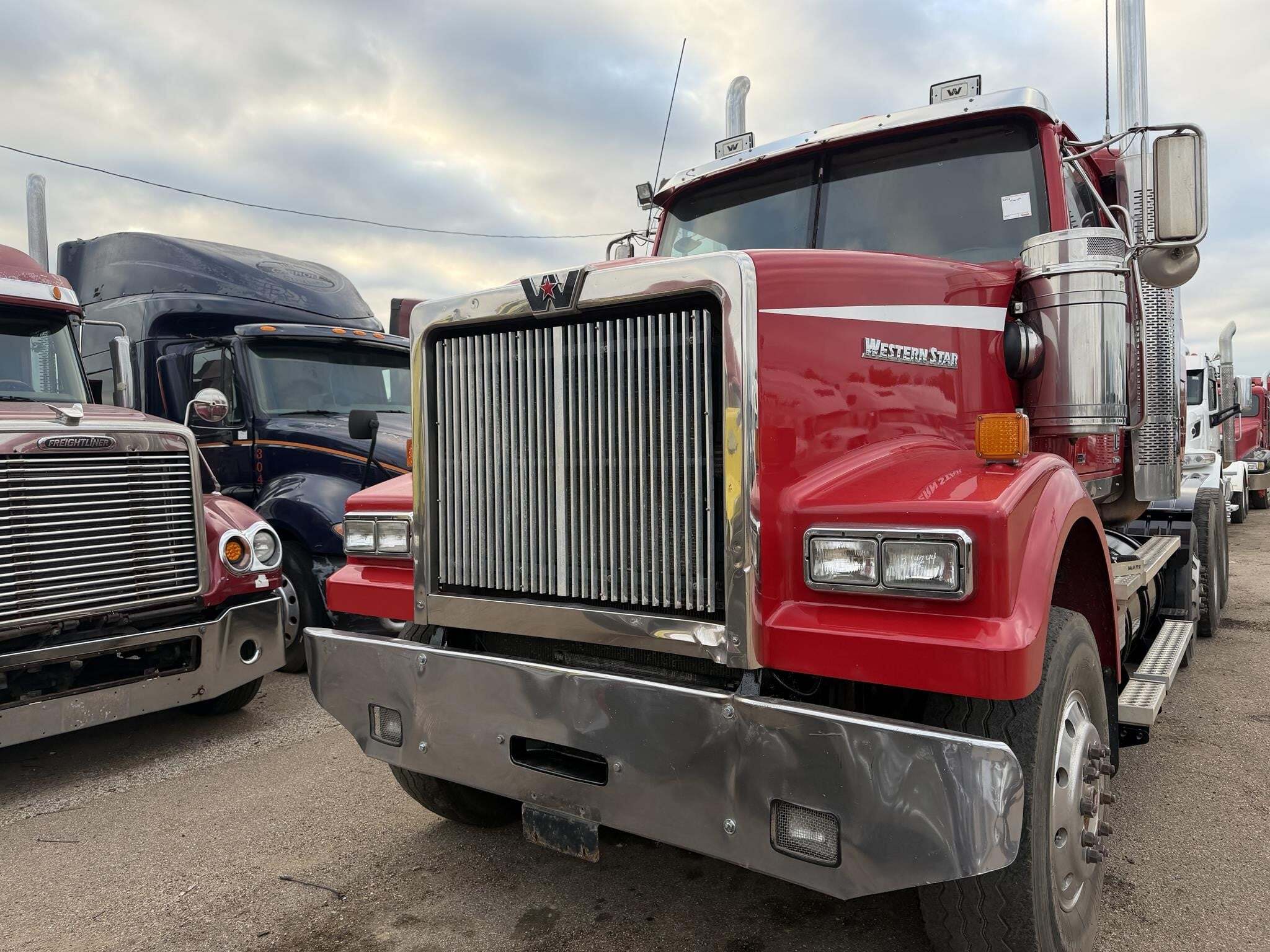 2015 Western Star 4900 Semi Trucks/Trailer