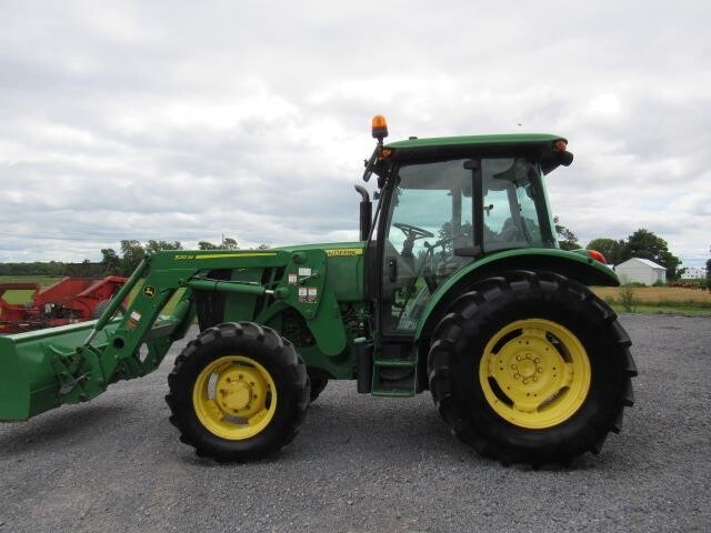 2015 John Deere 5085E Tractor