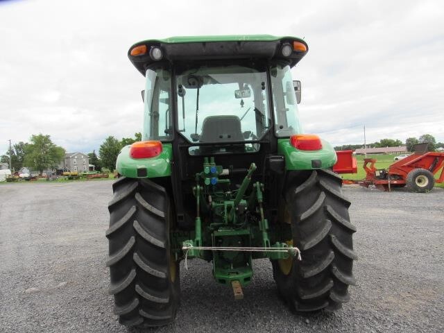 2015 John Deere 5085E Tractor