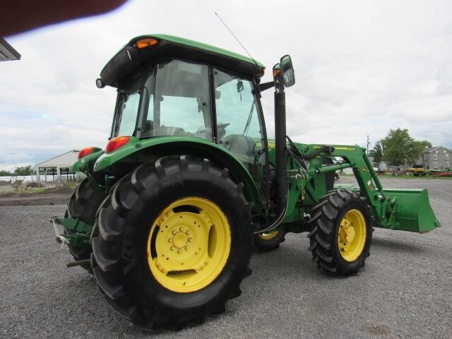 2015 John Deere 5085E Tractor