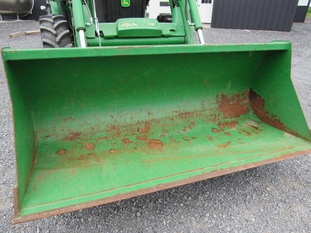 2015 John Deere 5085E Tractor