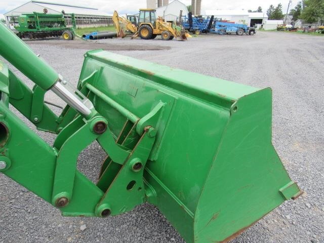 2015 John Deere 5085E Tractor