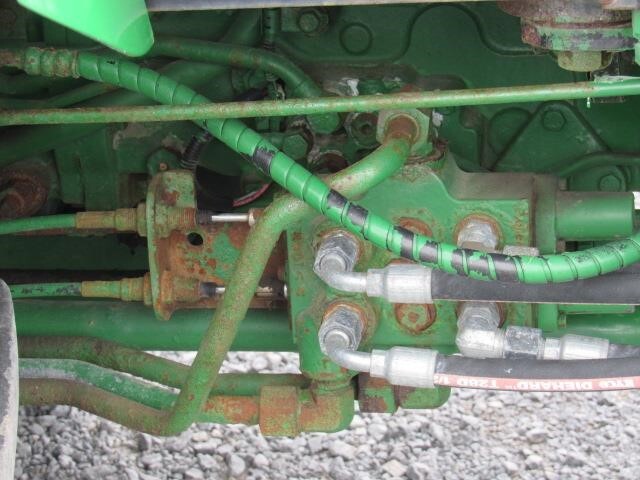 2015 John Deere 5085E Tractor