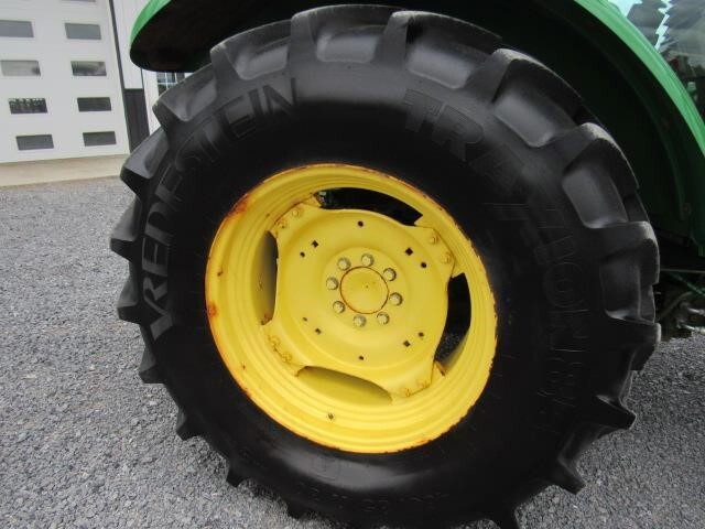 2015 John Deere 5085E Tractor