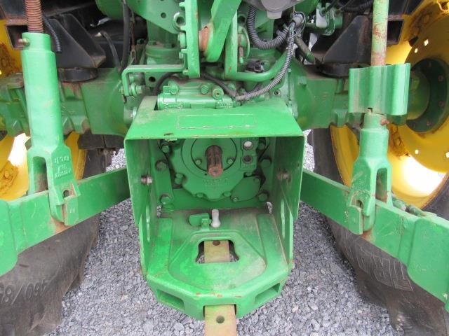2015 John Deere 5085E Tractor