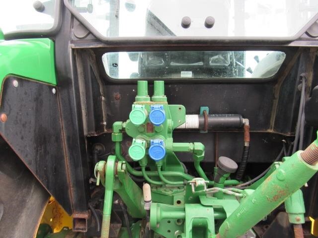 2015 John Deere 5085E Tractor