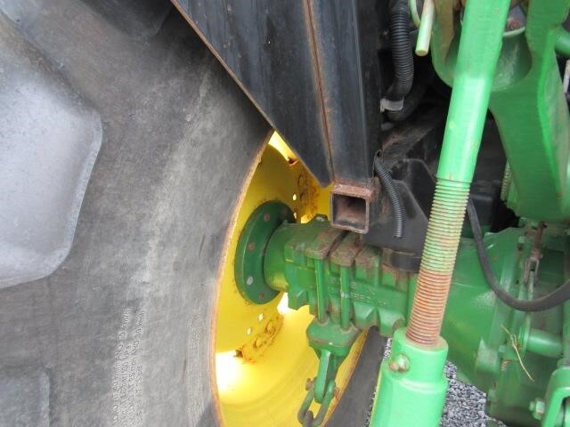 2015 John Deere 5085E Tractor