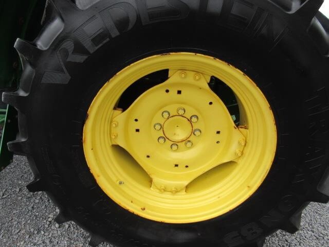 2015 John Deere 5085E Tractor