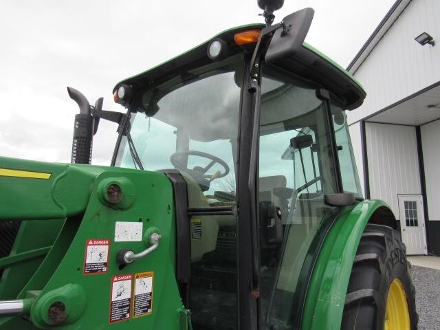 2015 John Deere 5085E Tractor