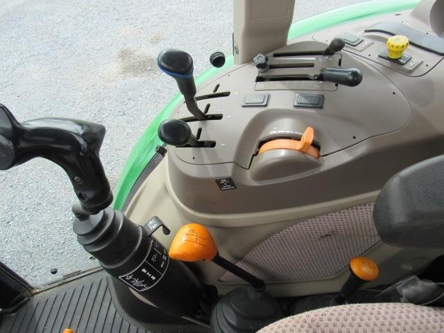 2015 John Deere 5085E Tractor