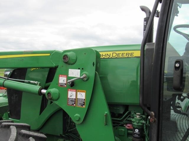 2015 John Deere 5085E Tractor