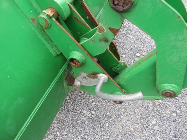2015 John Deere 5085E Tractor