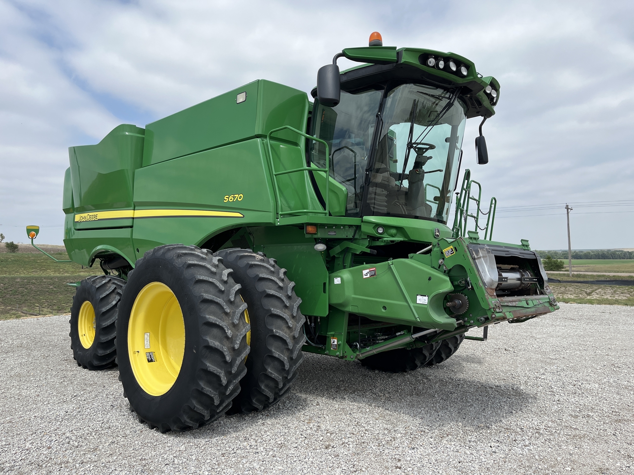 2014 John Deere S670 Combine