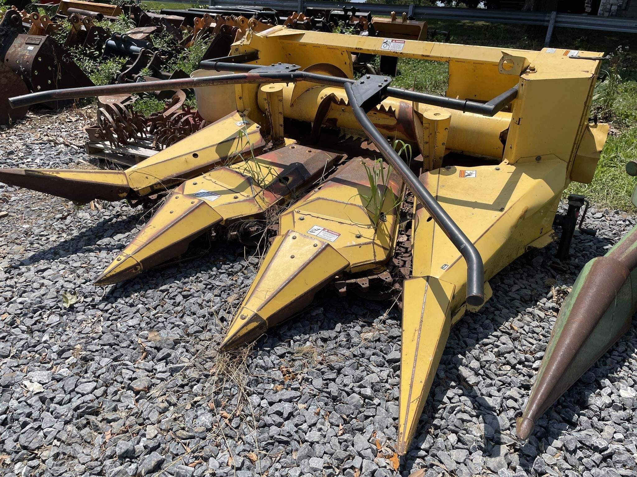  New Holland 3PN Pull-Type Forage Harvester