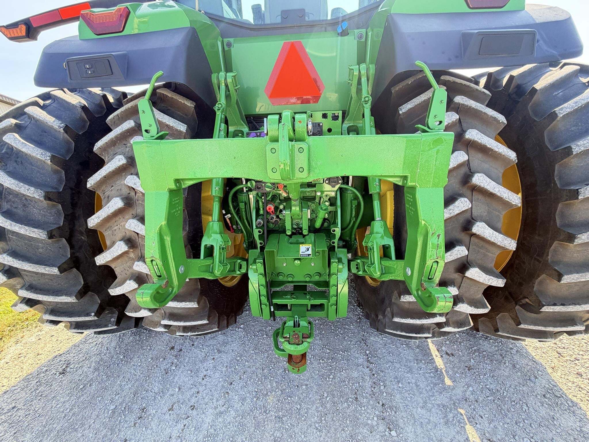 2022 John Deere 7R 330 Tractor