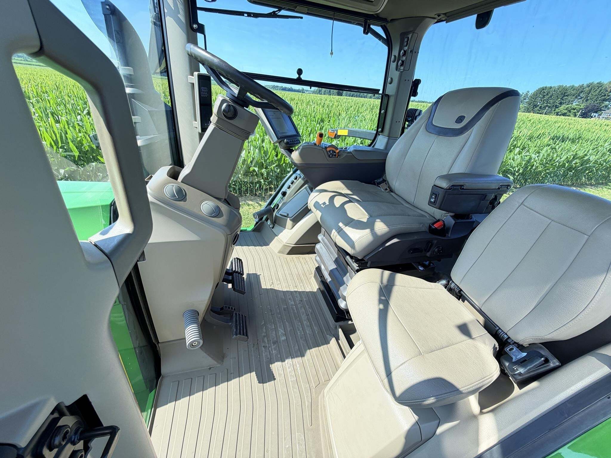 2022 John Deere 7R 330 Tractor