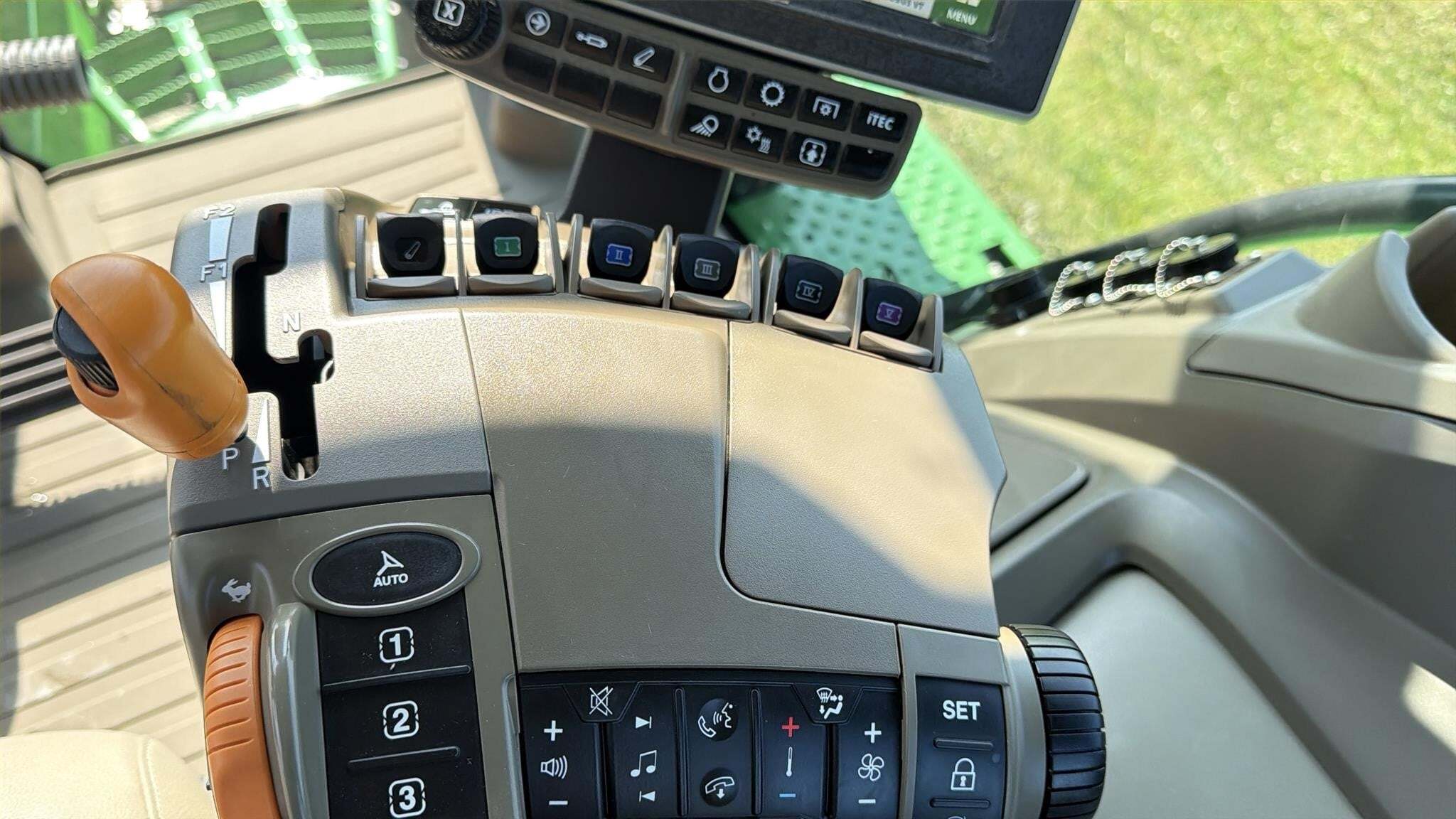 2022 John Deere 7R 330 Tractor