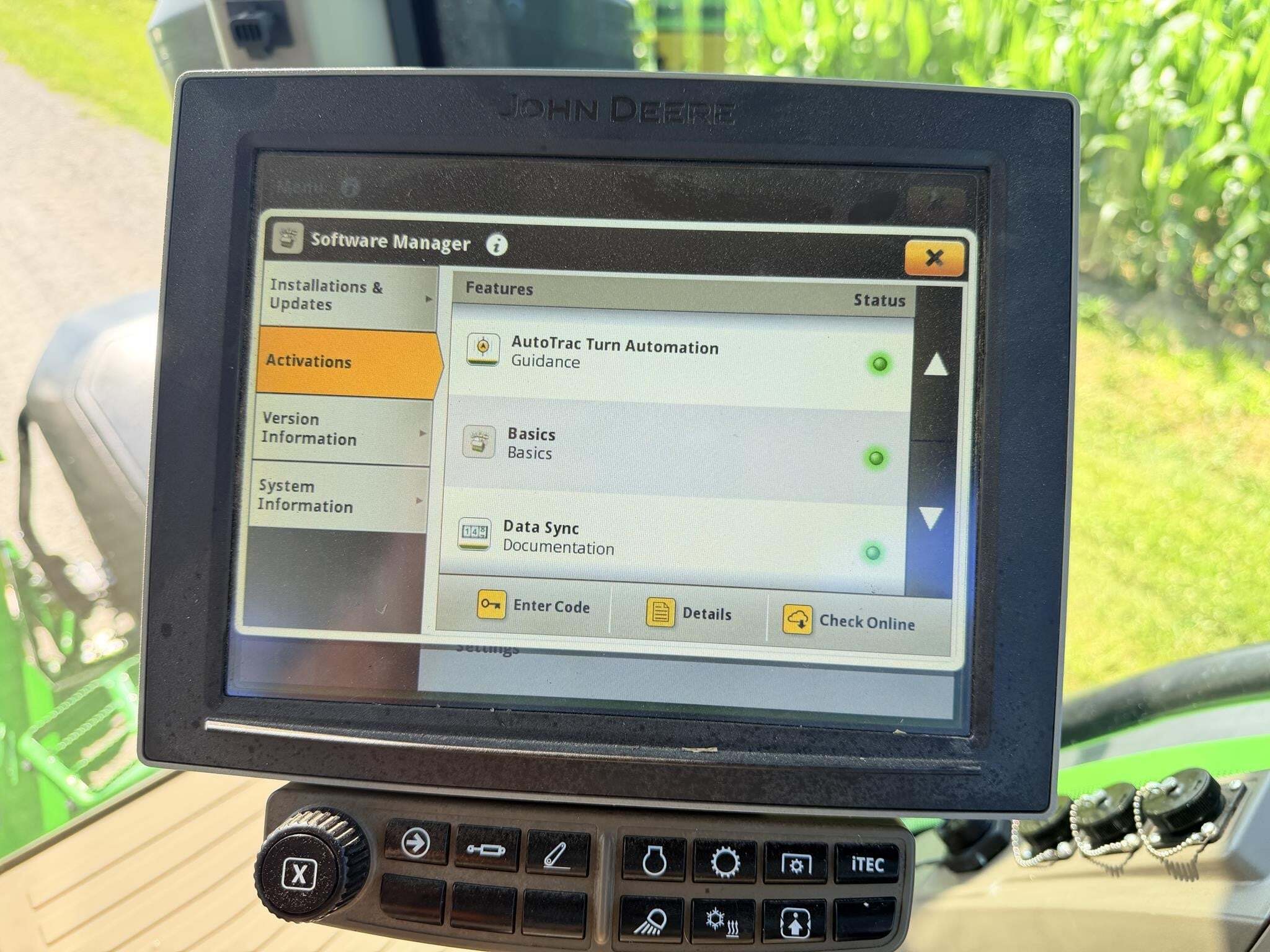 2022 John Deere 7R 330 Tractor