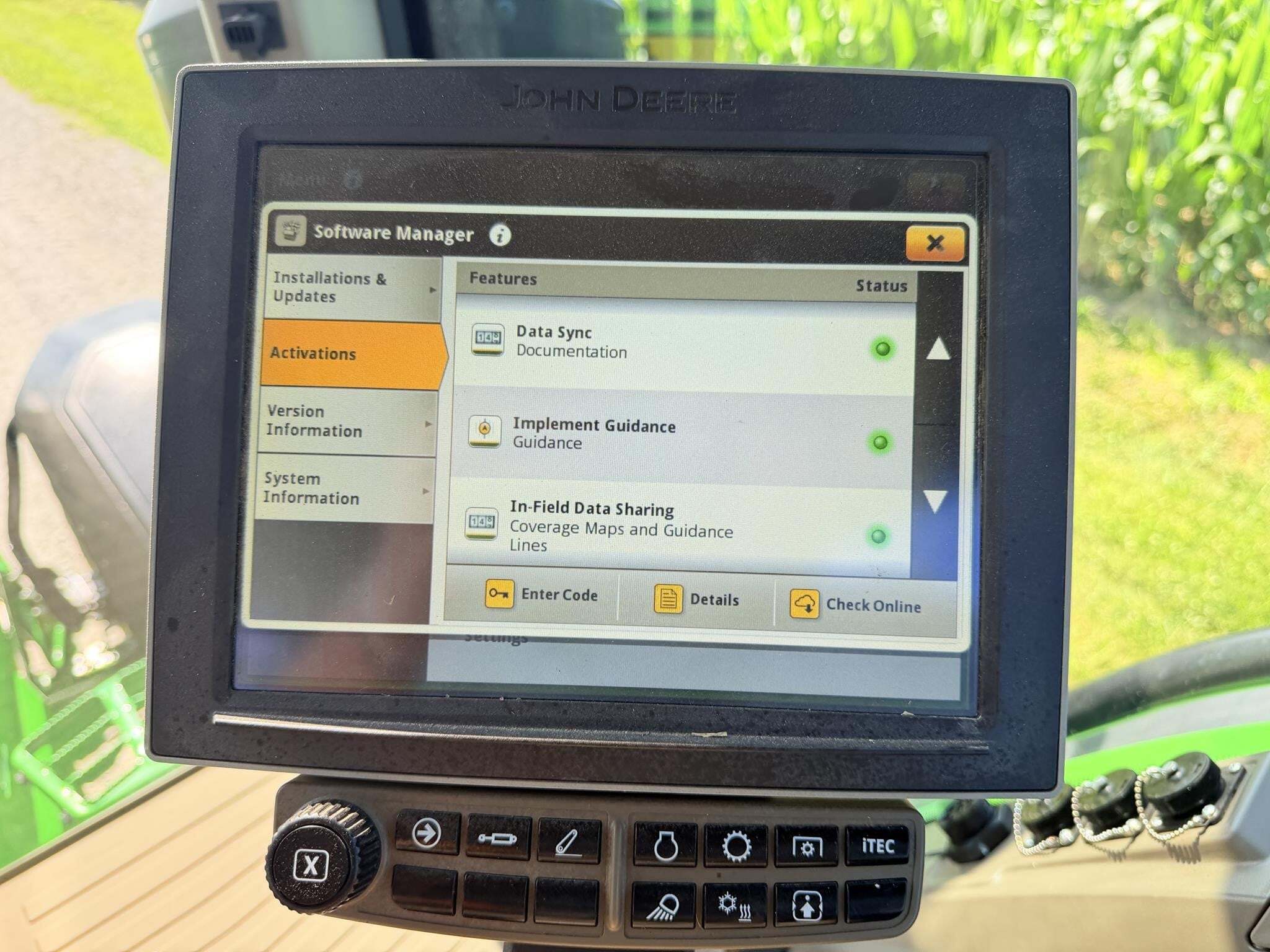 2022 John Deere 7R 330 Tractor