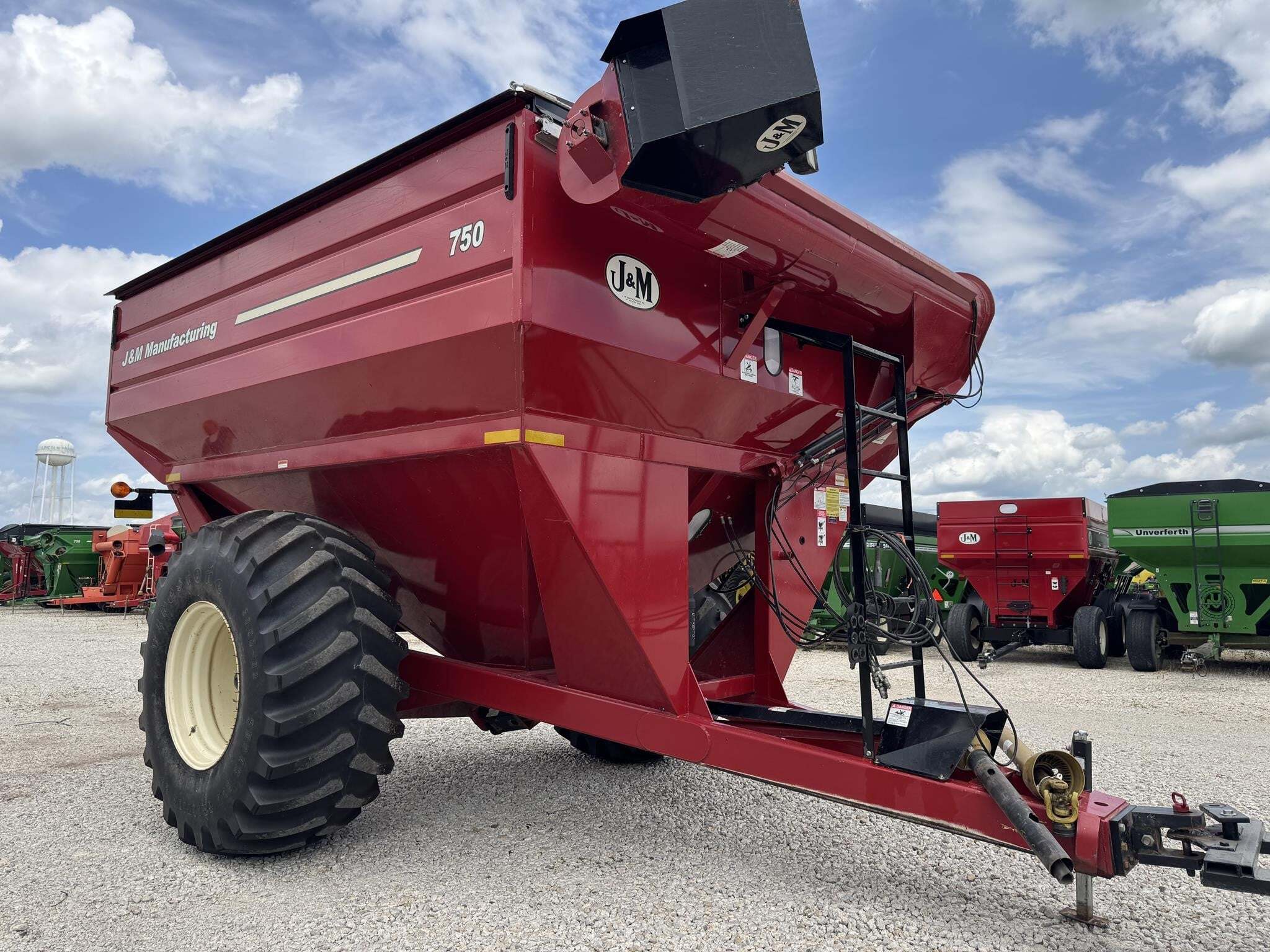  J&M 750-18 Grain Cart