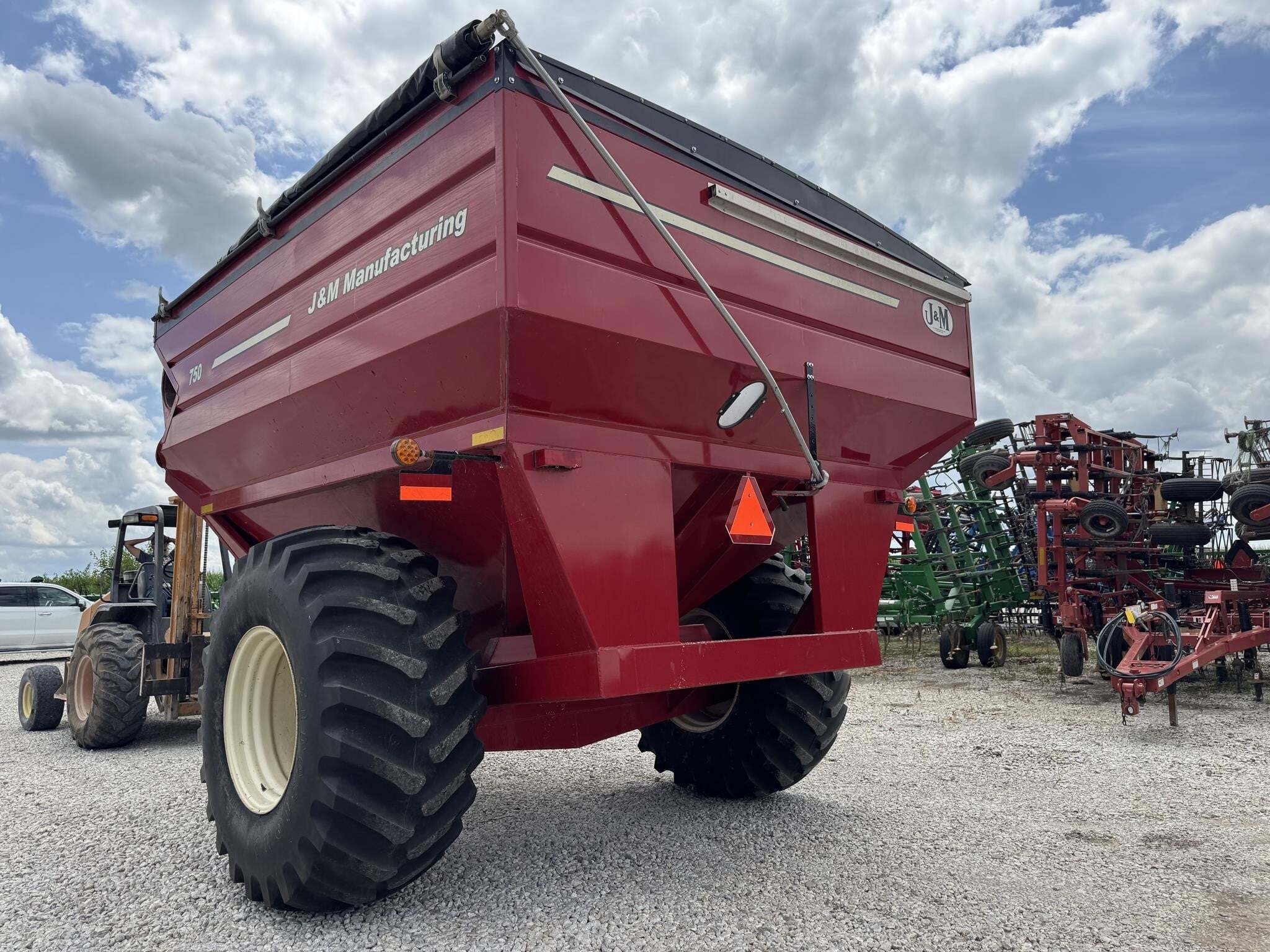  J&M 750-18 Grain Cart