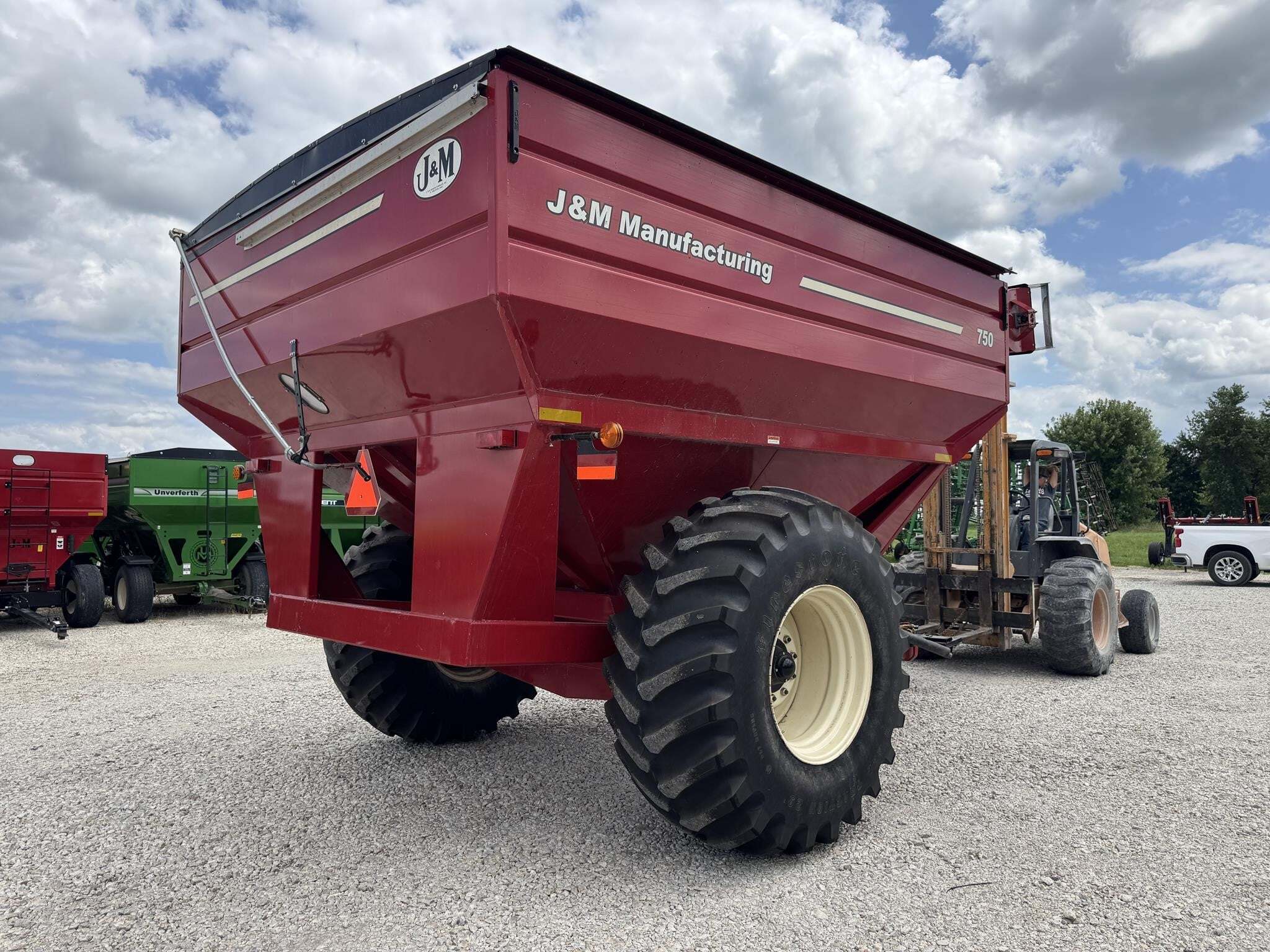  J&M 750-18 Grain Cart
