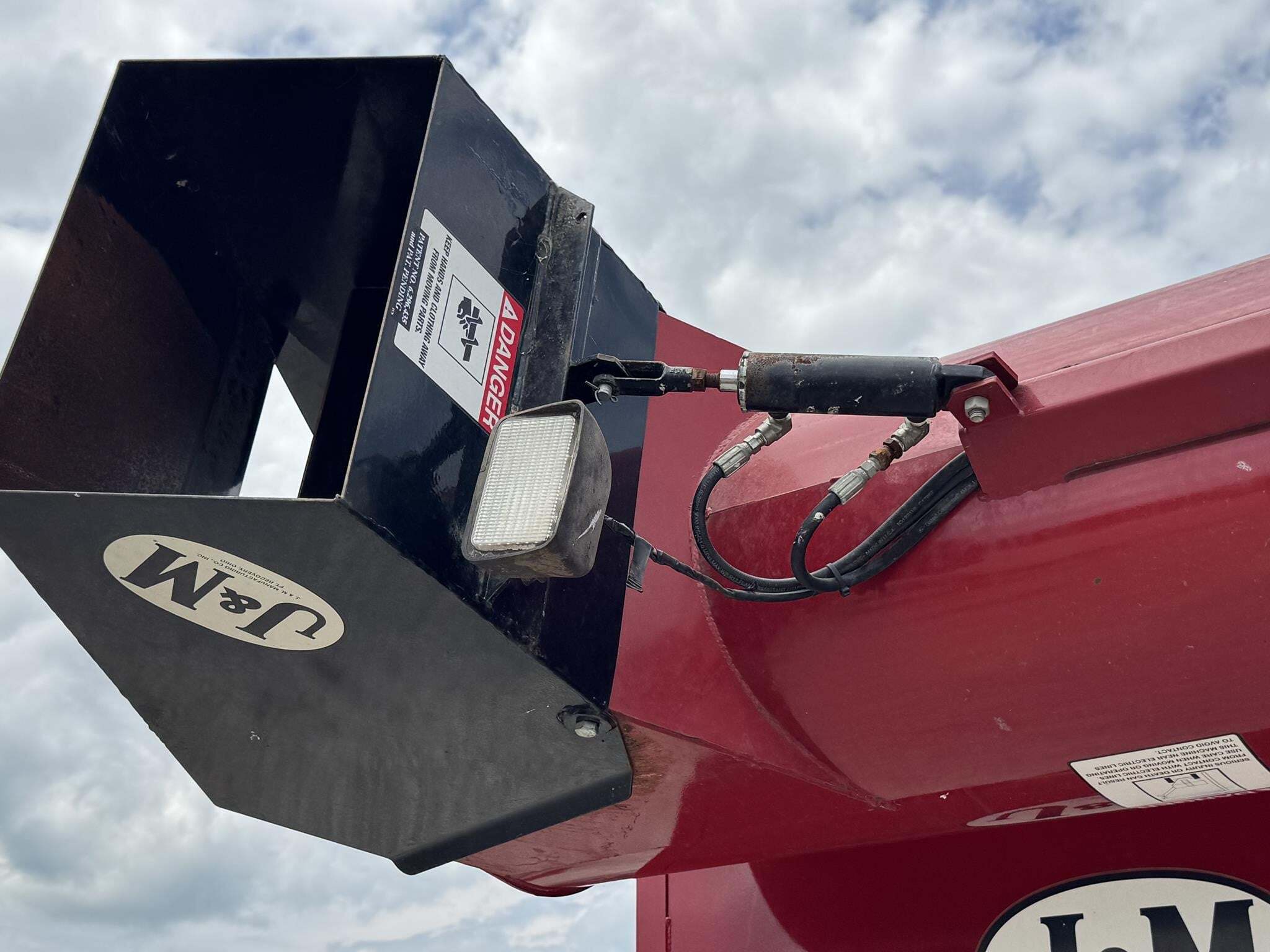  J&M 750-18 Grain Cart