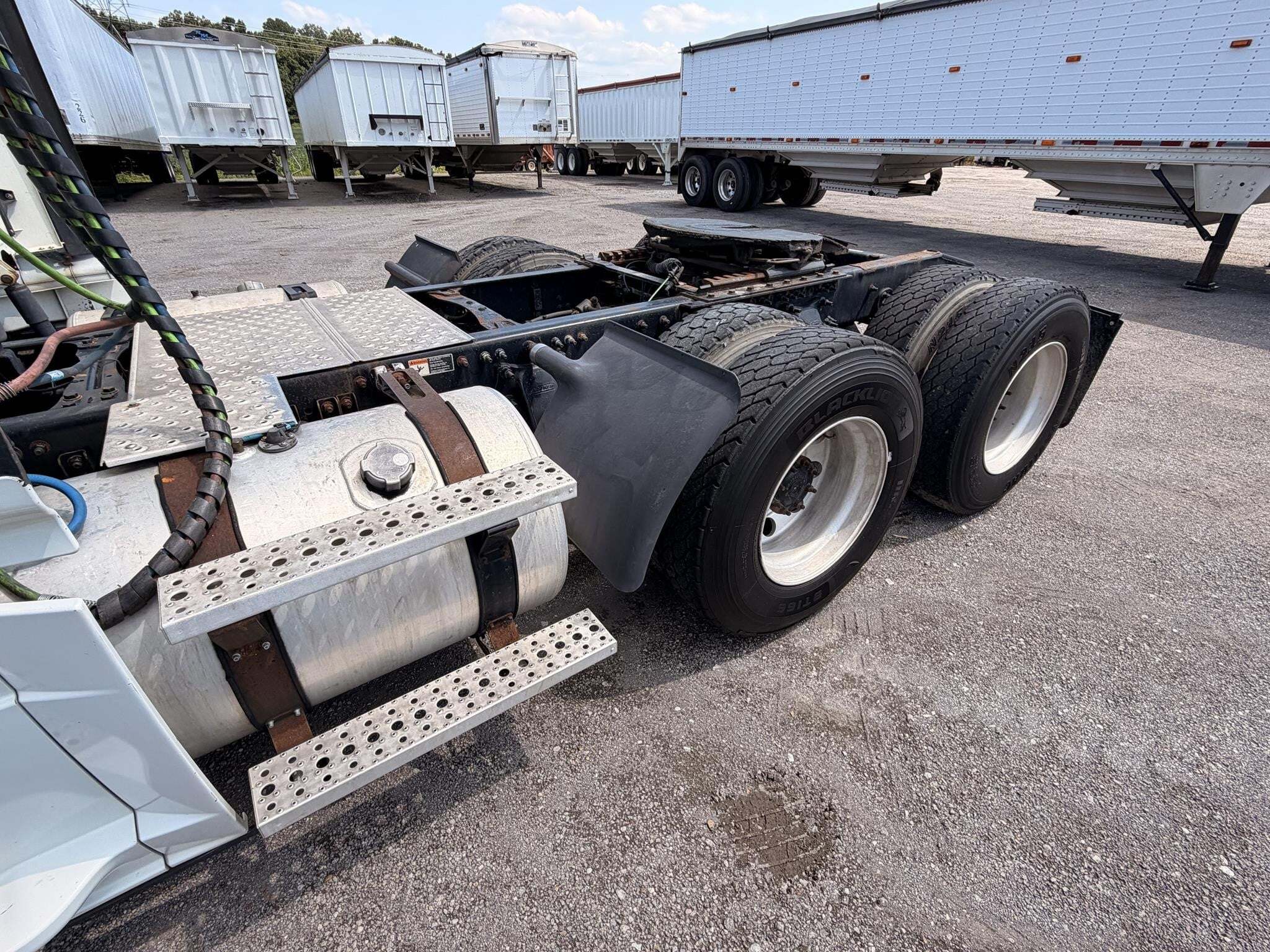 2016 Freightliner Cascadia 125 Semi Trucks/Trailer