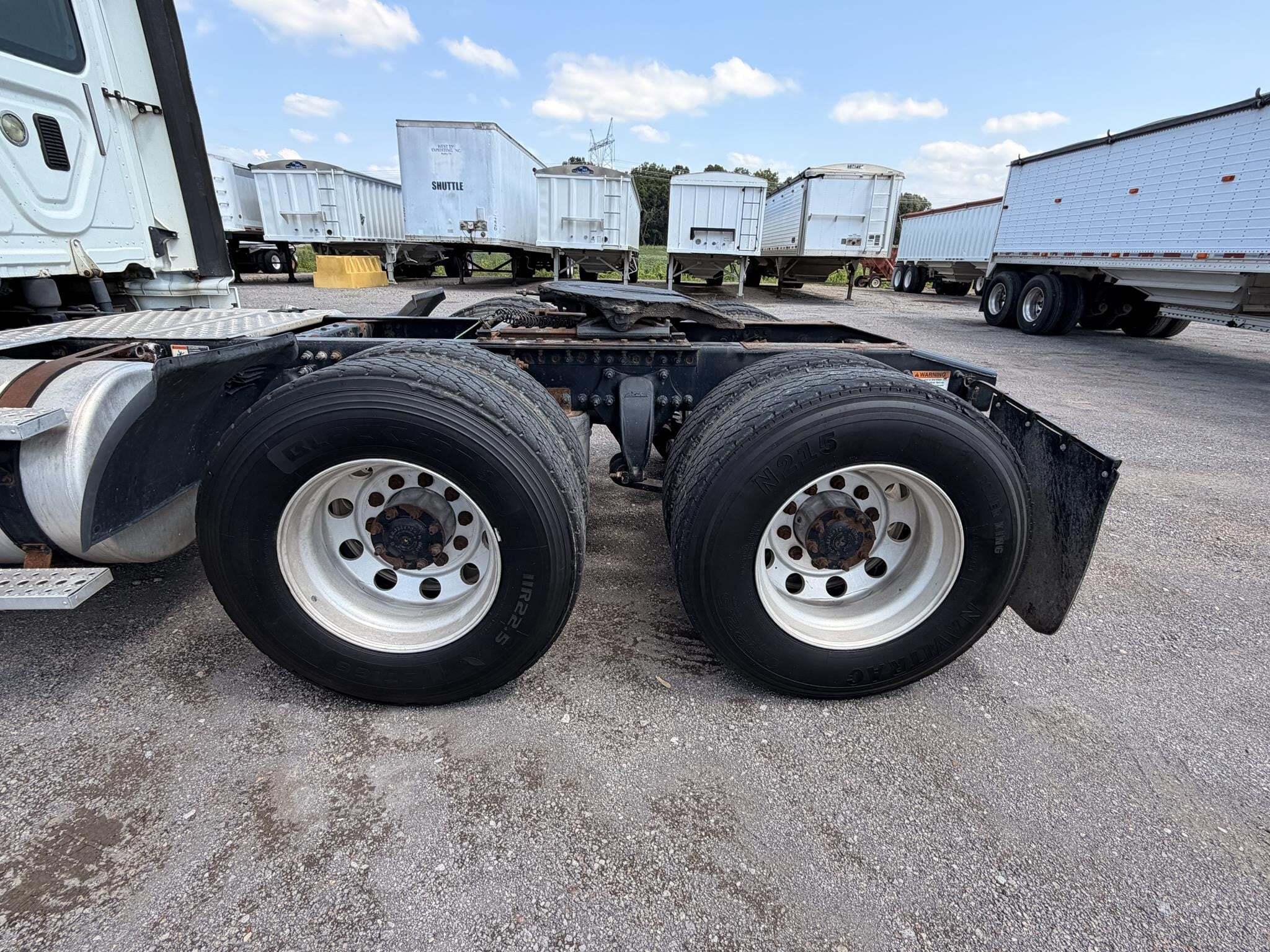 2016 Freightliner Cascadia 125 Semi Trucks/Trailer