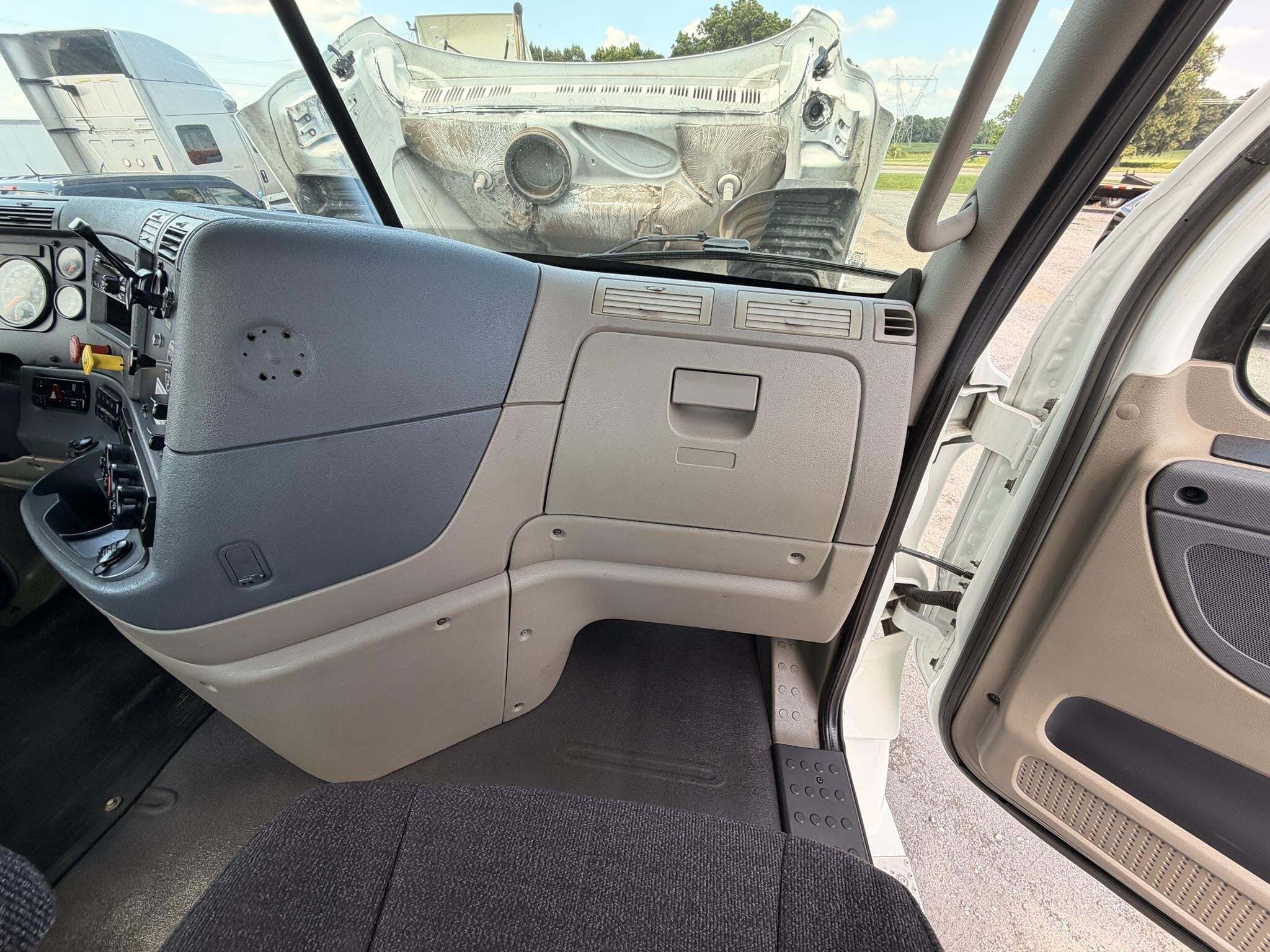 2016 Freightliner Cascadia 125 Semi Trucks/Trailer