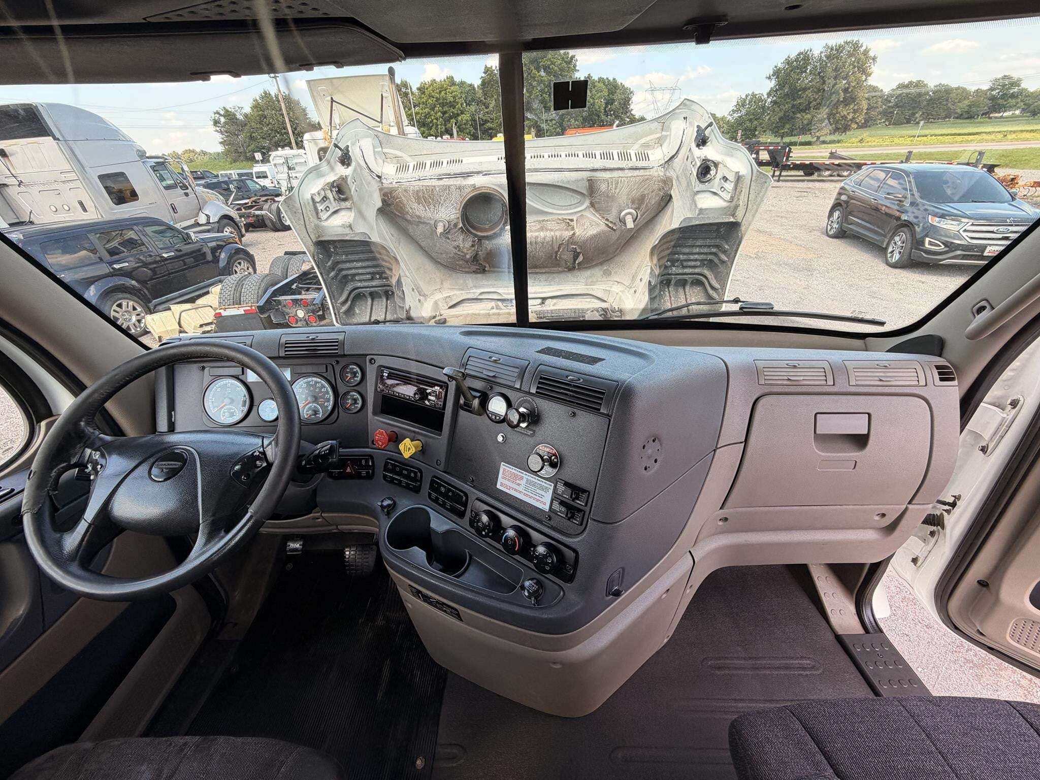 2016 Freightliner Cascadia 125 Semi Trucks/Trailer