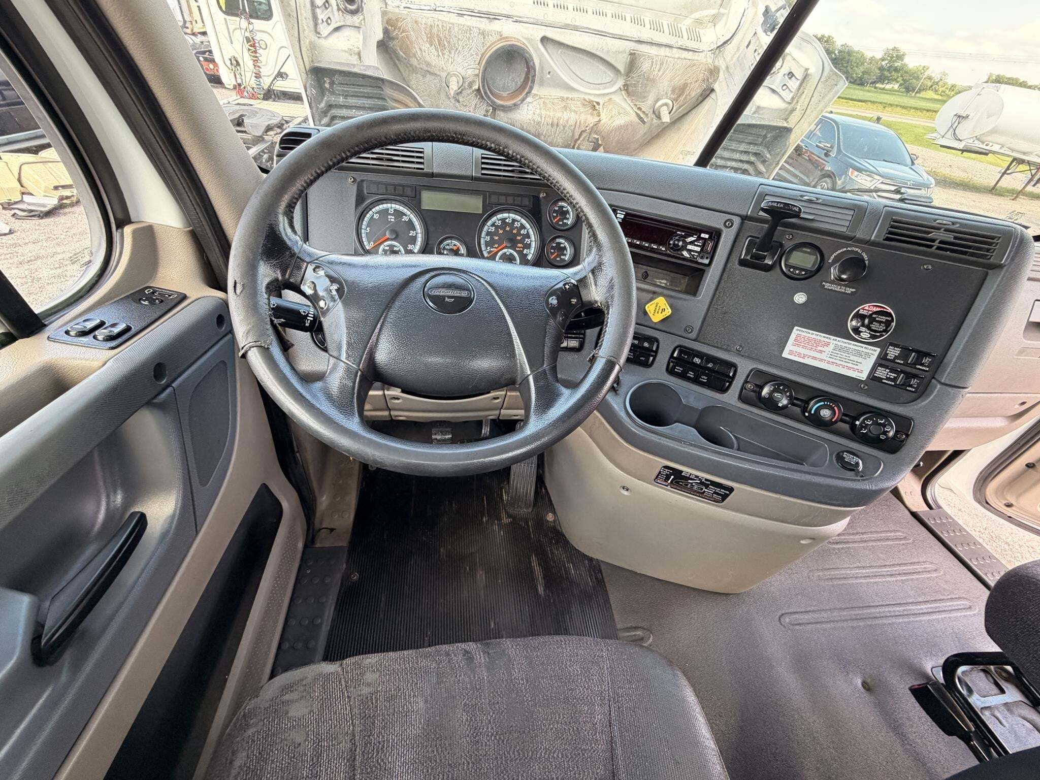 2016 Freightliner Cascadia 125 Semi Trucks/Trailer