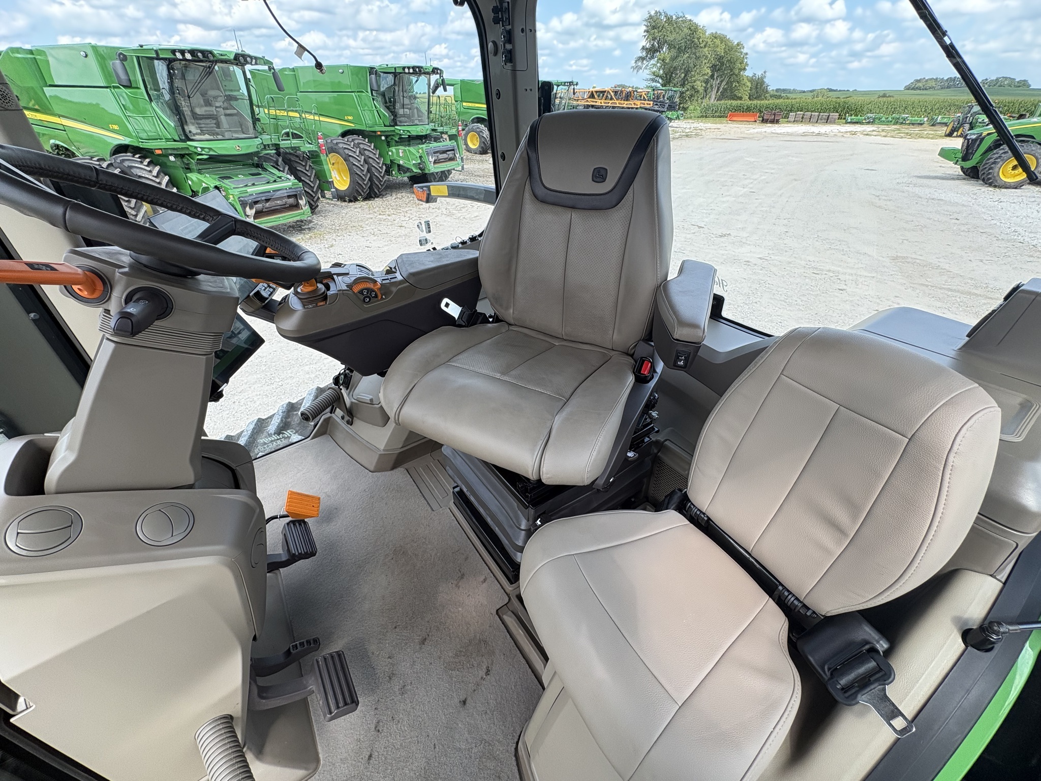 2025 John Deere 8RT 370 Tractor