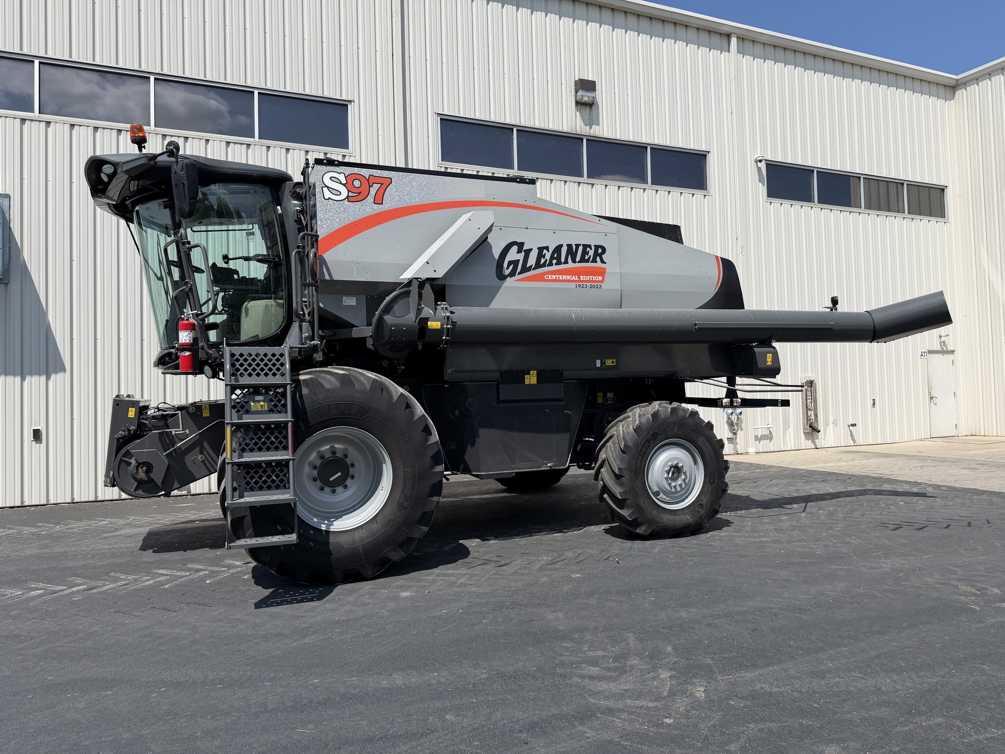 2023 Gleaner S97 Combine