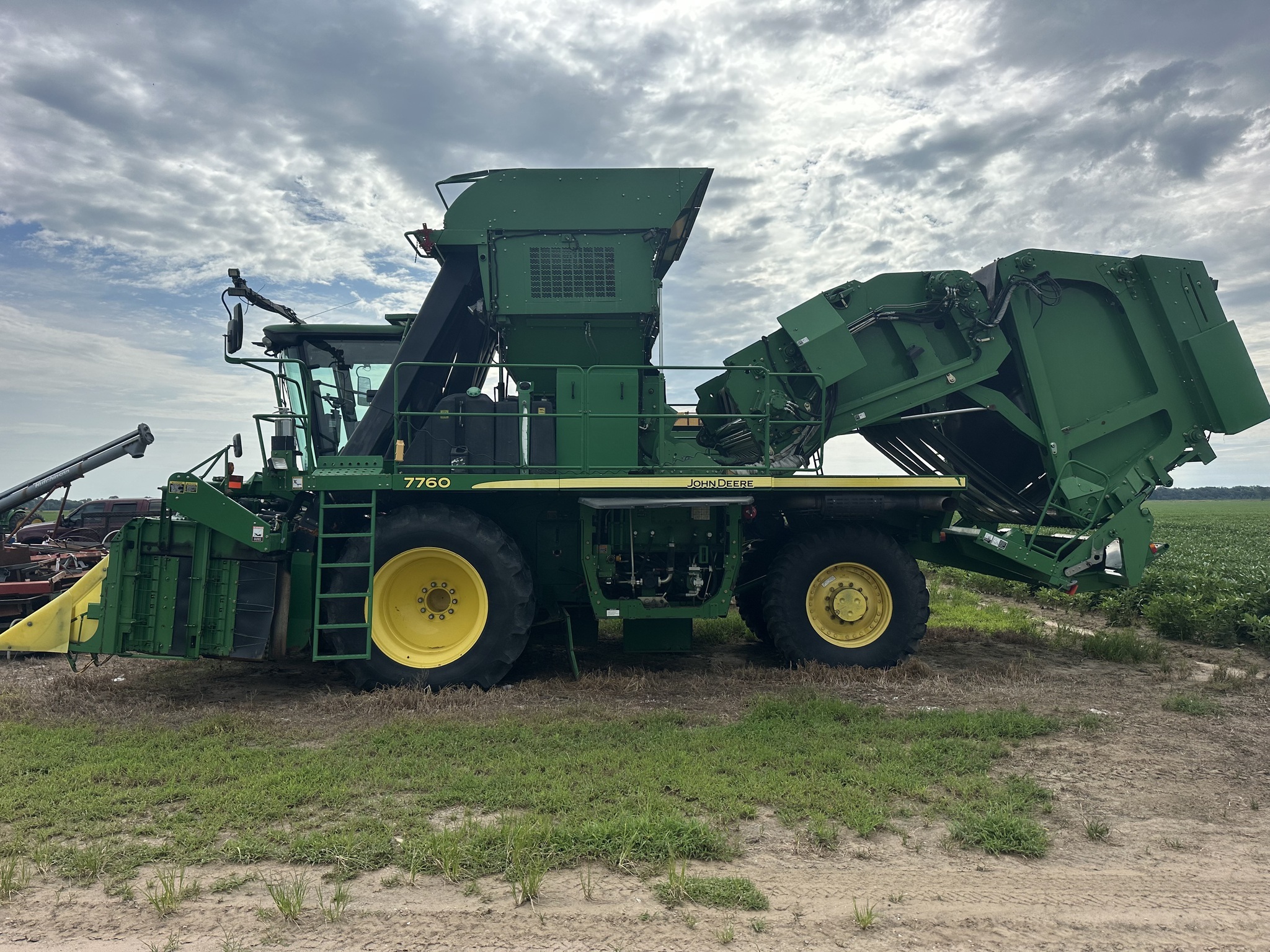 2010 John Deere 7760 Cotton Equipment