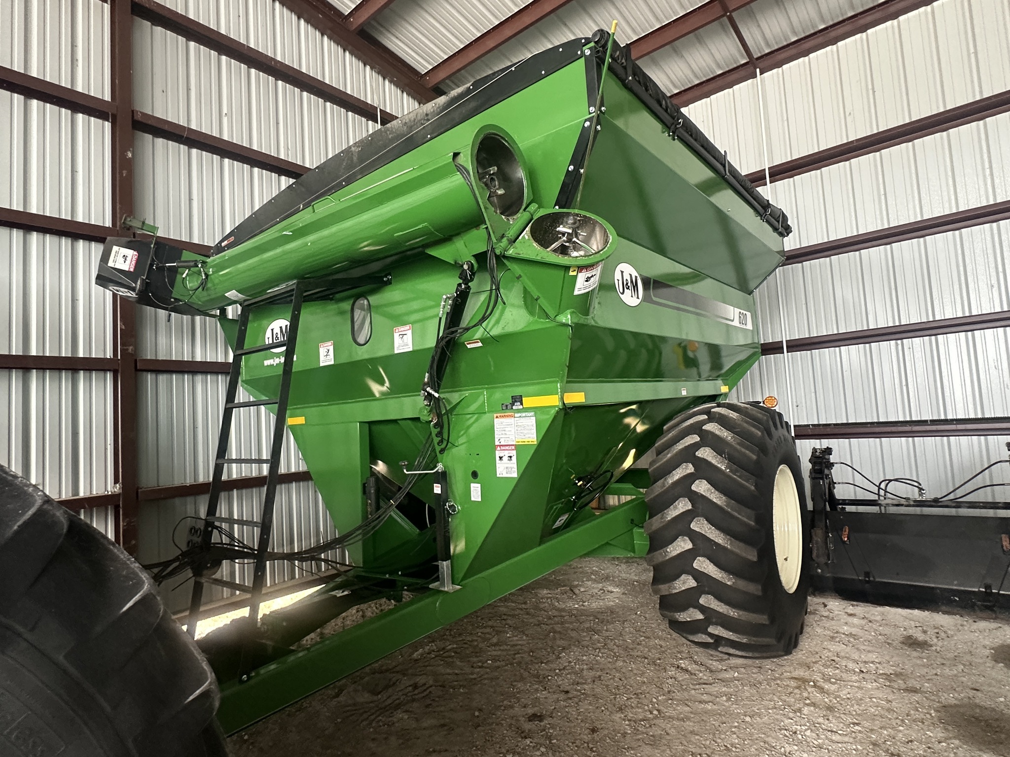 2022 J&M 620-14 Grain Cart